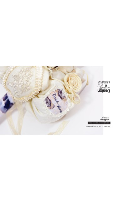 Lumanare de botez cu  ursuleti, dantela ivory, accente gold si bleumarin 10